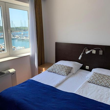 Apartment Aci Marina Cres Exteriér fotografie