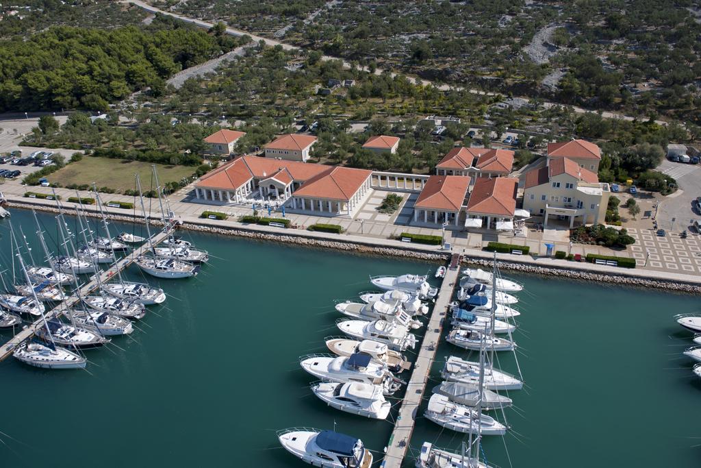 Apartment Aci Marina Cres Exteriér fotografie