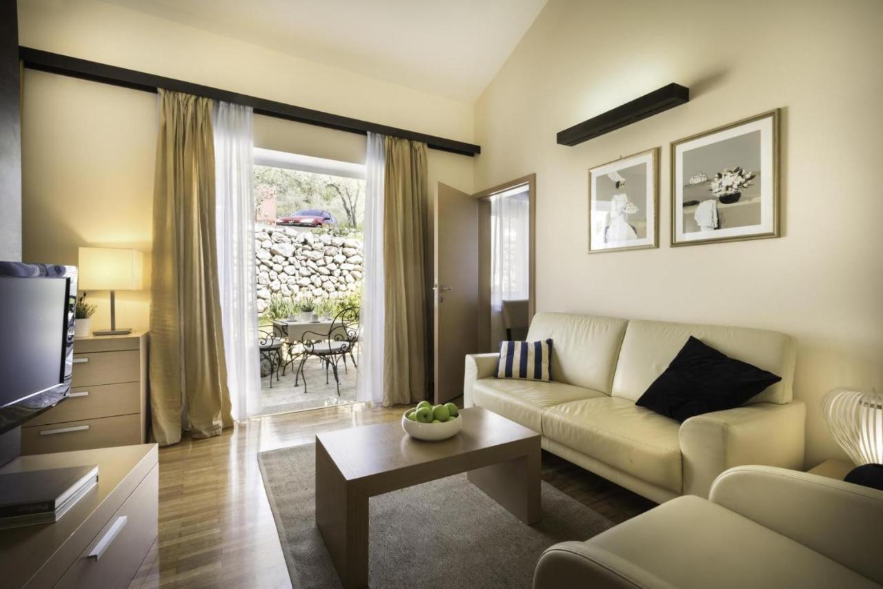 Apartment Aci Marina Cres Exteriér fotografie