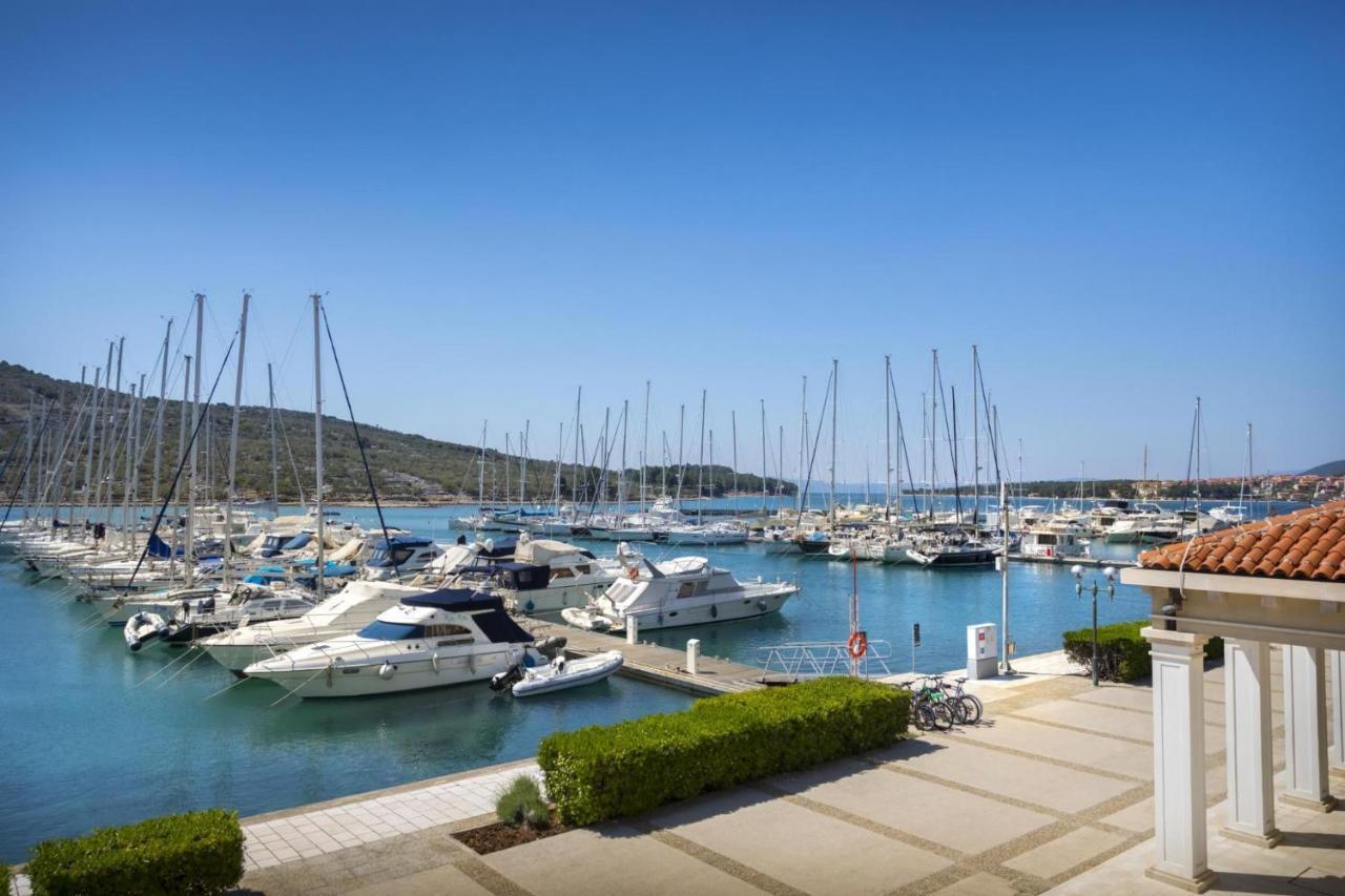 Apartment Aci Marina Cres Exteriér fotografie