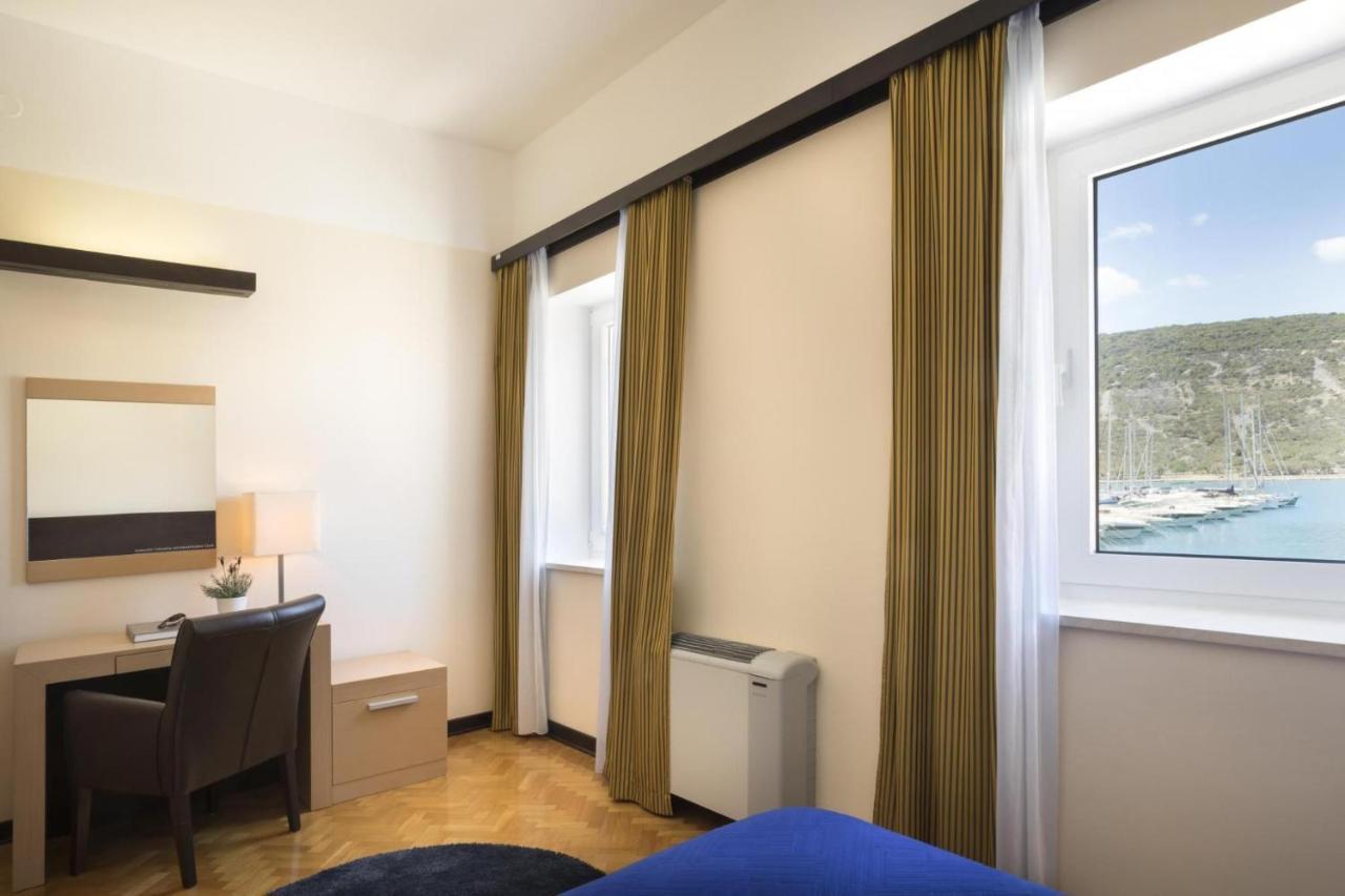 Apartment Aci Marina Cres Exteriér fotografie